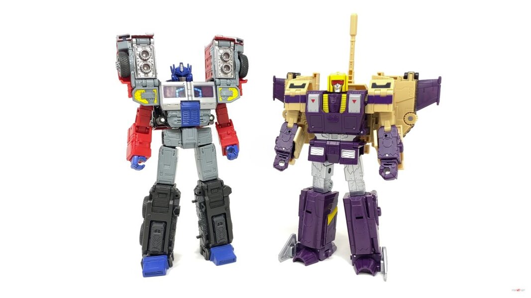 Transformers Legacy Blitzwing First Look In Hand Image  (32 of 61)